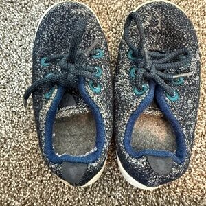 Allbirds wool runners size T9